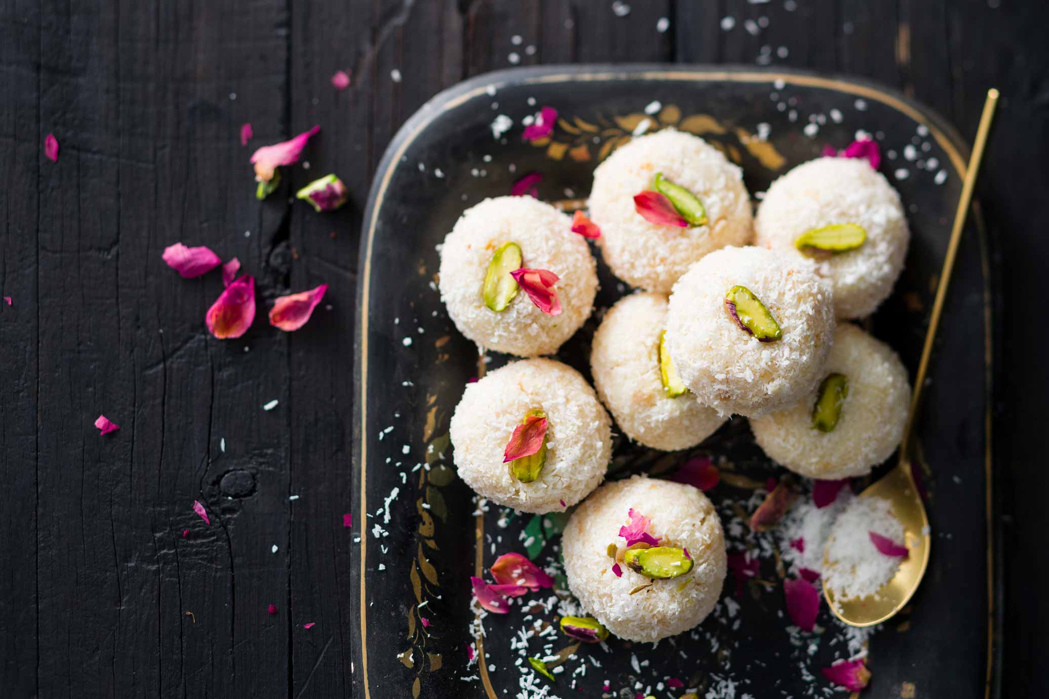 Easy Coconut Ladoo