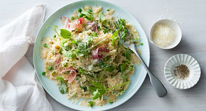 Creamy Sweet Pea, Mint and Prosciutto Pasta