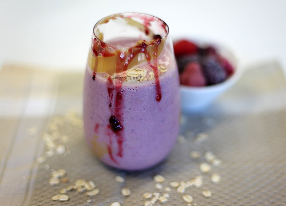 Peanut Butter & Berry Oat Smoothie