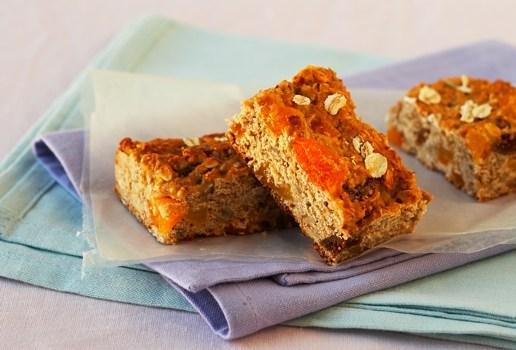 Chewy Fig and Apricot Granola Bars