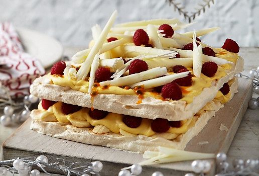 Christmas White Choc Meringue with Banana & Passionfruit Curd